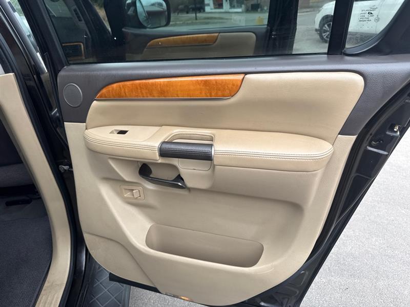 Nissan Armada Platinum 4WD 2013