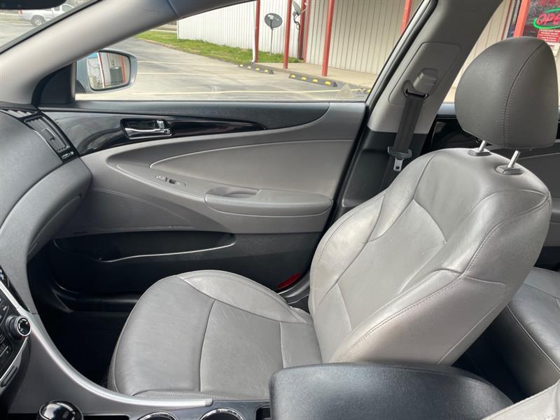 Hyundai Sonata SE Auto 2011