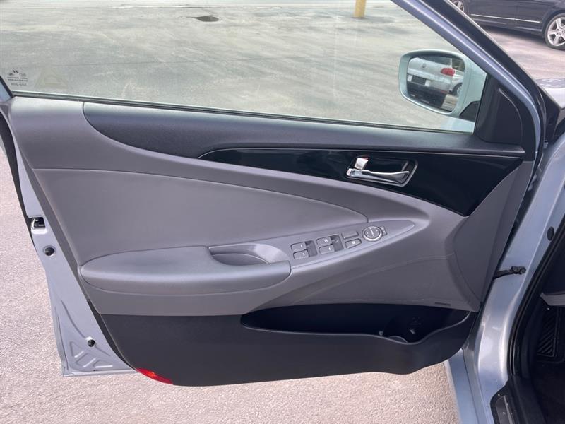 Hyundai Sonata SE Auto 2011