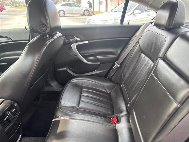 Buick Regal Base 2012