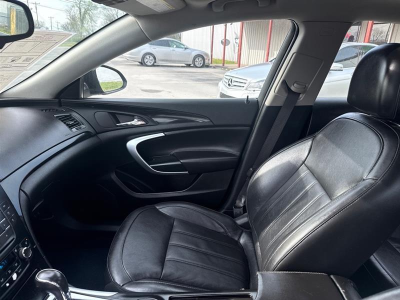 Buick Regal Base 2012