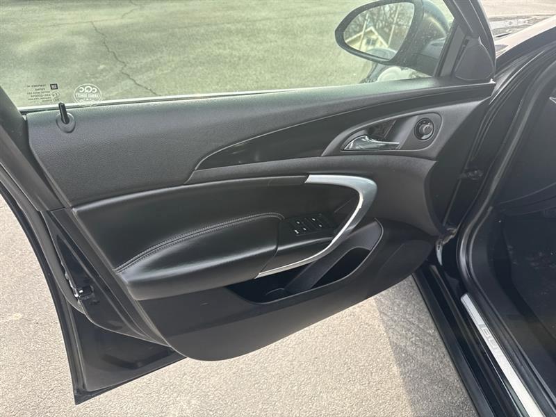 Buick Regal Base 2012