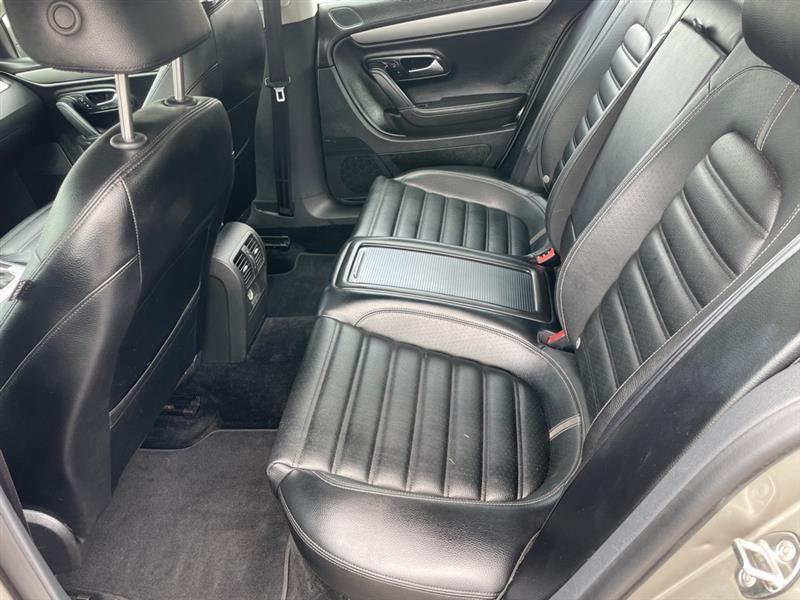 Volkswagen CC Sport PZEV 2011