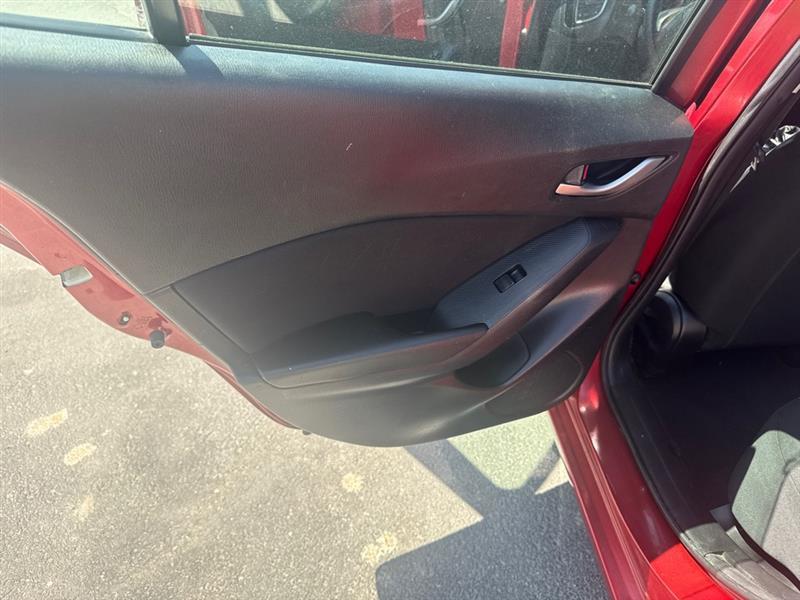 Mazda MAZDA3 i Sport MT 5-Door 2015