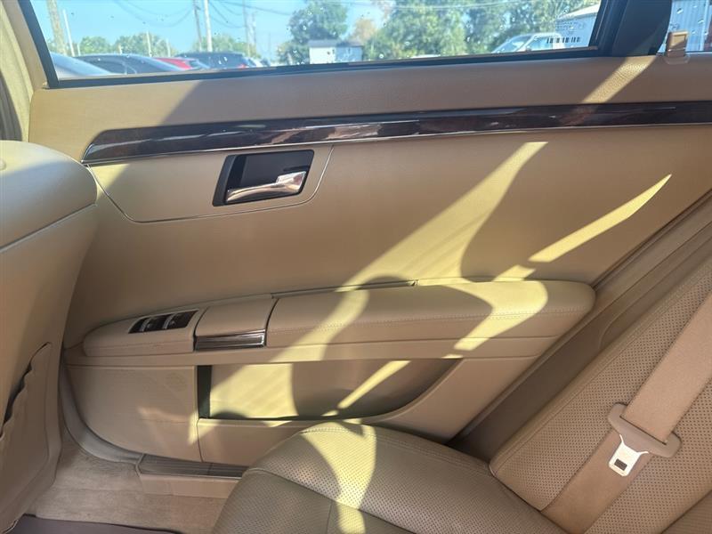 Mercedes-Benz S-Class S550 4-MATIC 2011