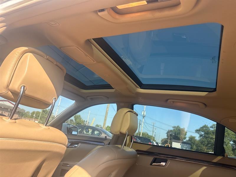 Mercedes-Benz S-Class S550 4-MATIC 2011