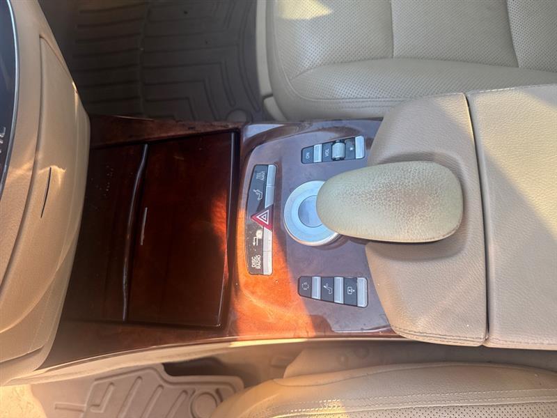 Mercedes-Benz S-Class S550 4-MATIC 2011