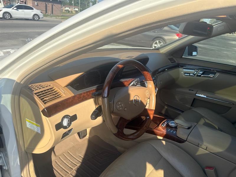 Mercedes-Benz S-Class S550 4-MATIC 2011