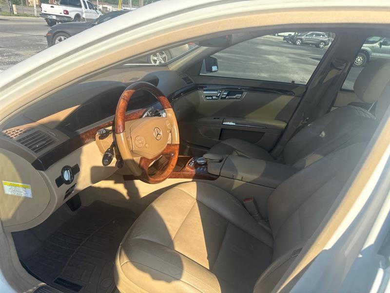 Mercedes-Benz S-Class S550 4-MATIC 2011