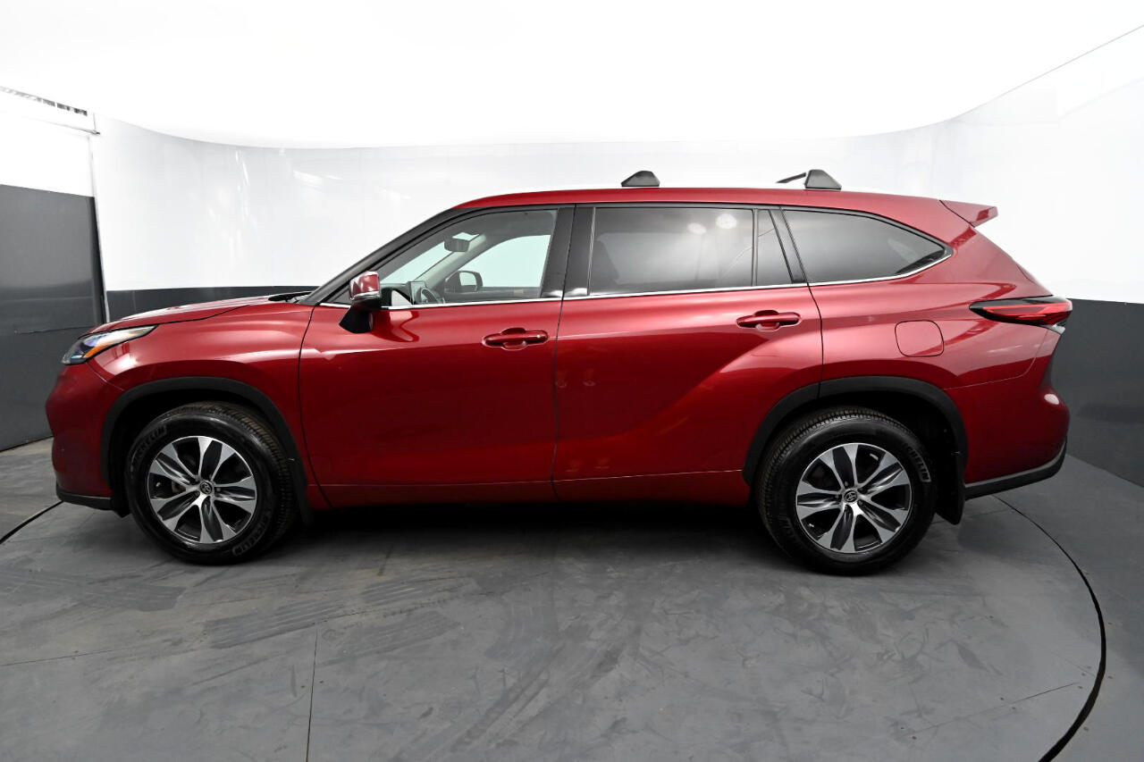 2020 Toyota Highlander XLE photo 2