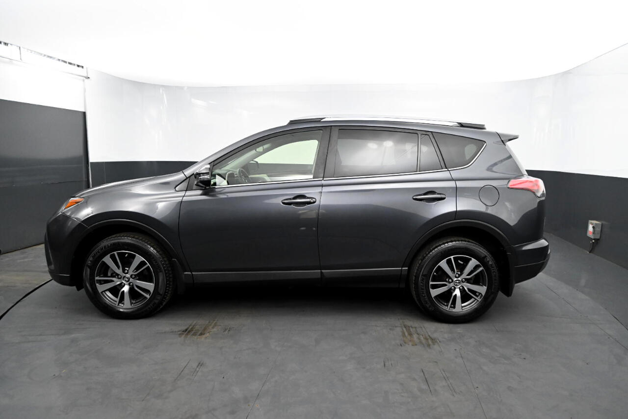 2017 Toyota RAV4 XLE photo 2