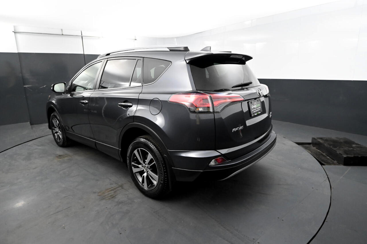 2017 Toyota RAV4 XLE photo 3