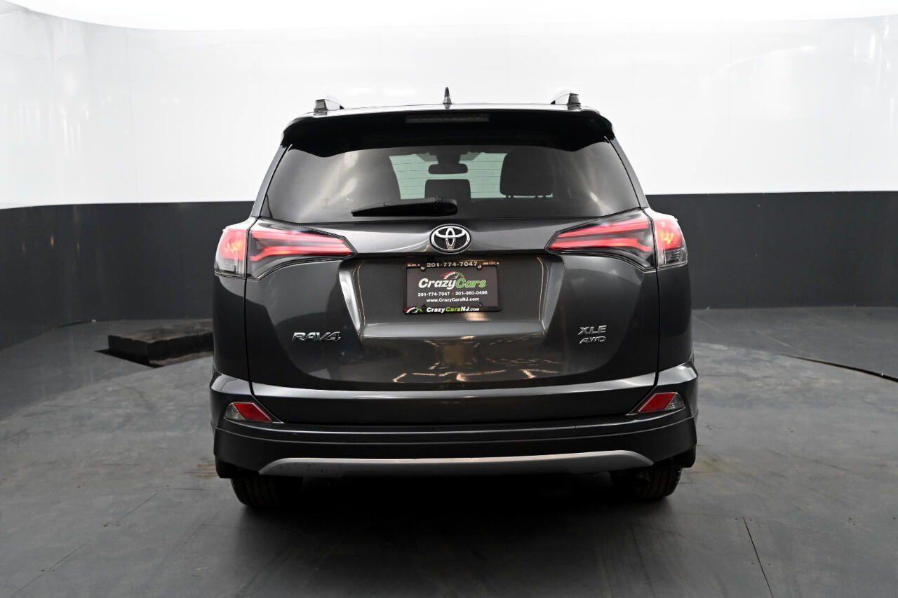 2017 Toyota RAV4 XLE photo 4