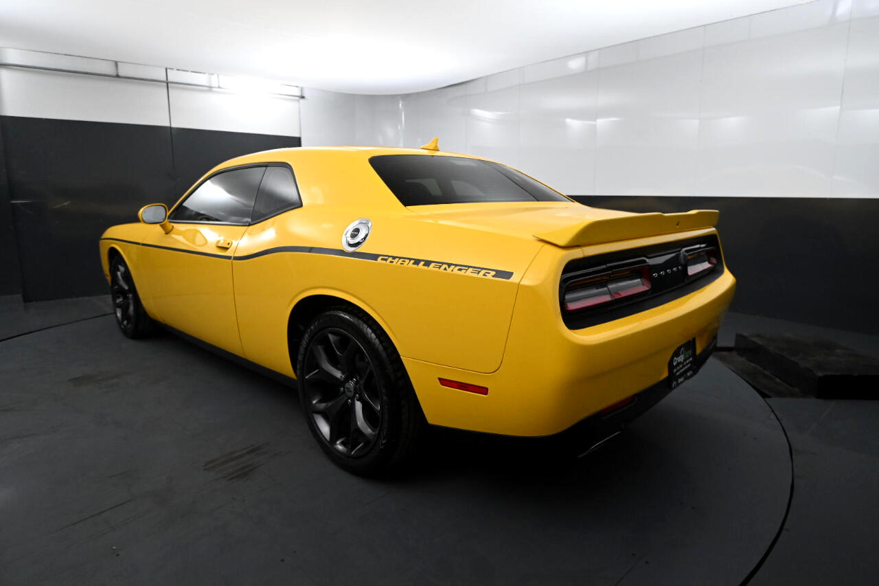 2017 Dodge Challenger SXT photo 3