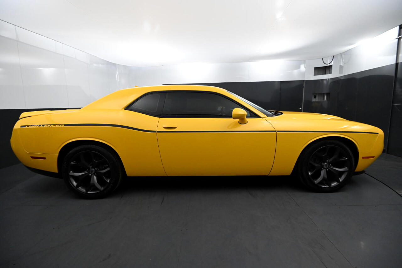 2017 Dodge Challenger SXT photo 6