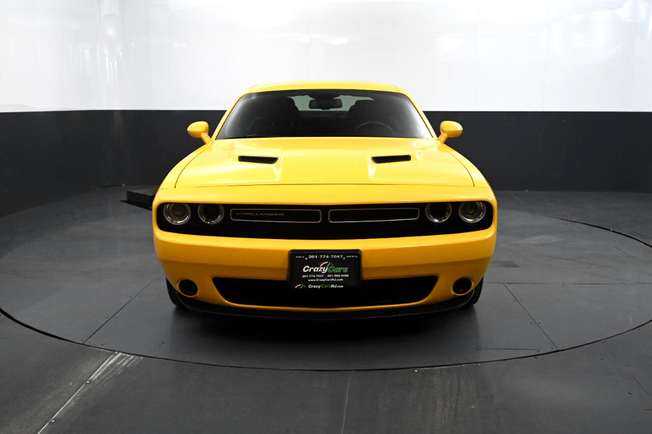 2017 Dodge Challenger SXT photo 8