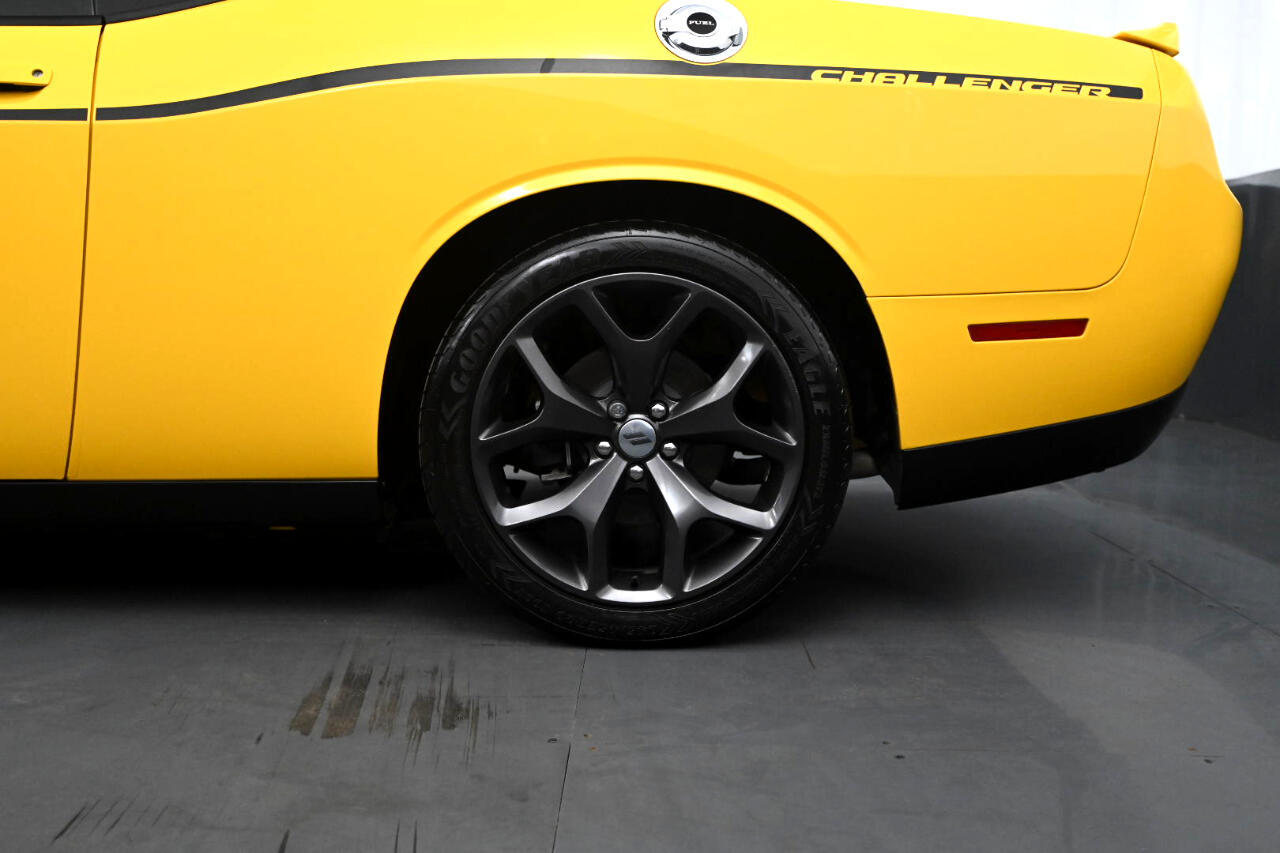 2017 Dodge Challenger SXT photo 11