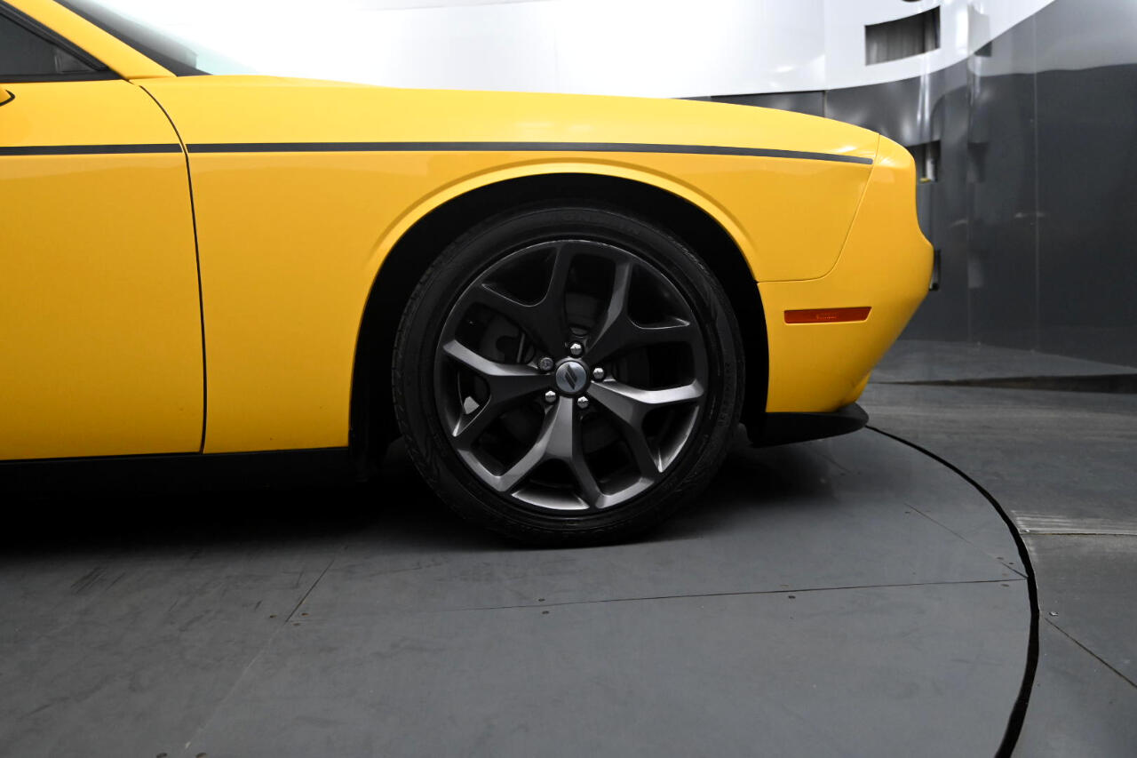 2017 Dodge Challenger SXT photo 15