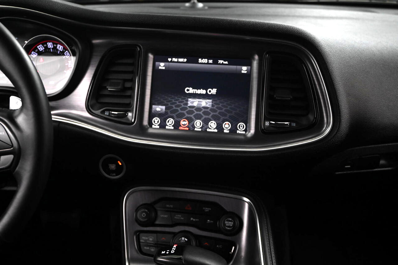 2017 Dodge Challenger SXT photo 17