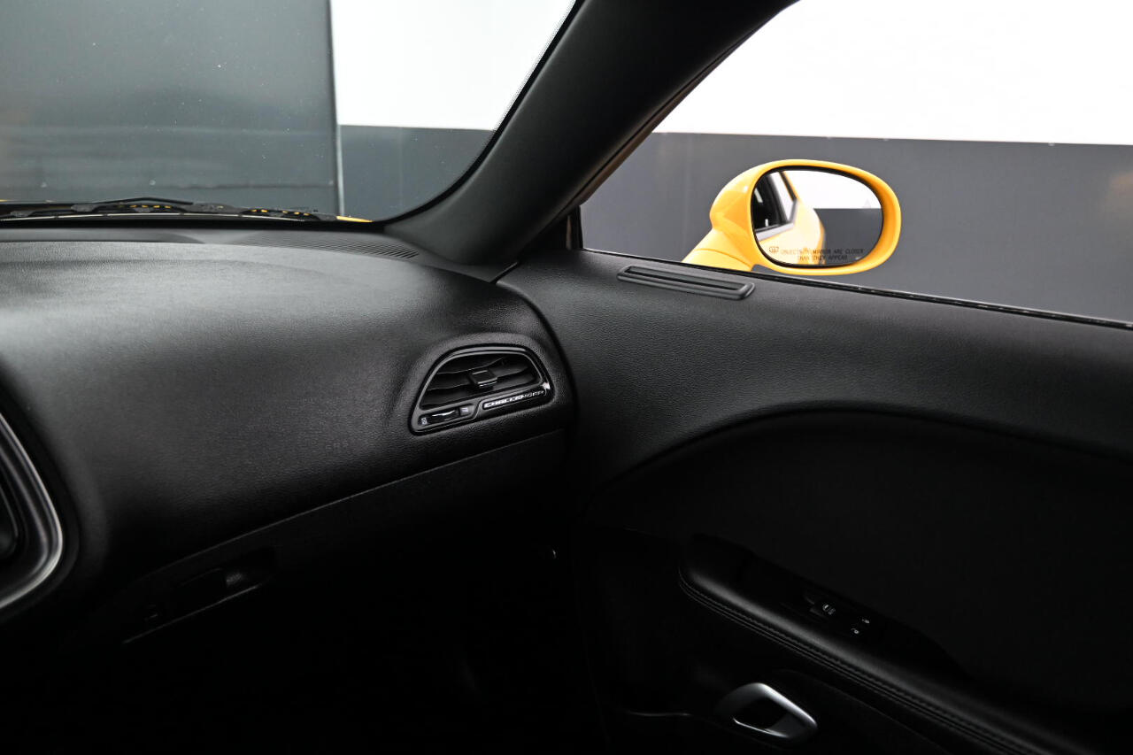 2017 Dodge Challenger SXT photo 18
