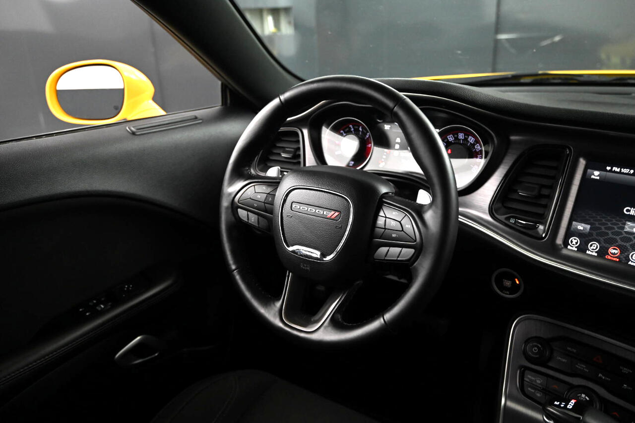 2017 Dodge Challenger SXT photo 19