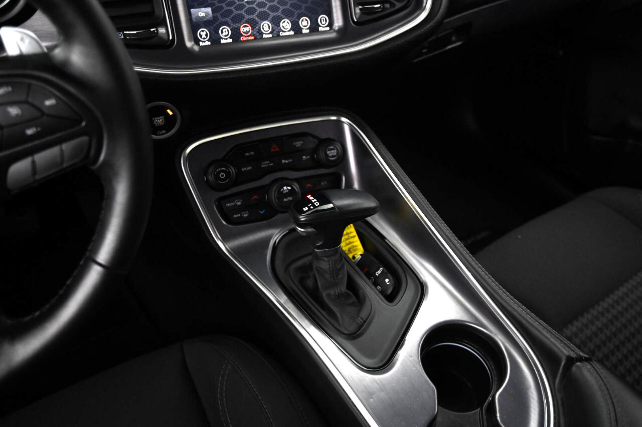 2017 Dodge Challenger SXT photo 20
