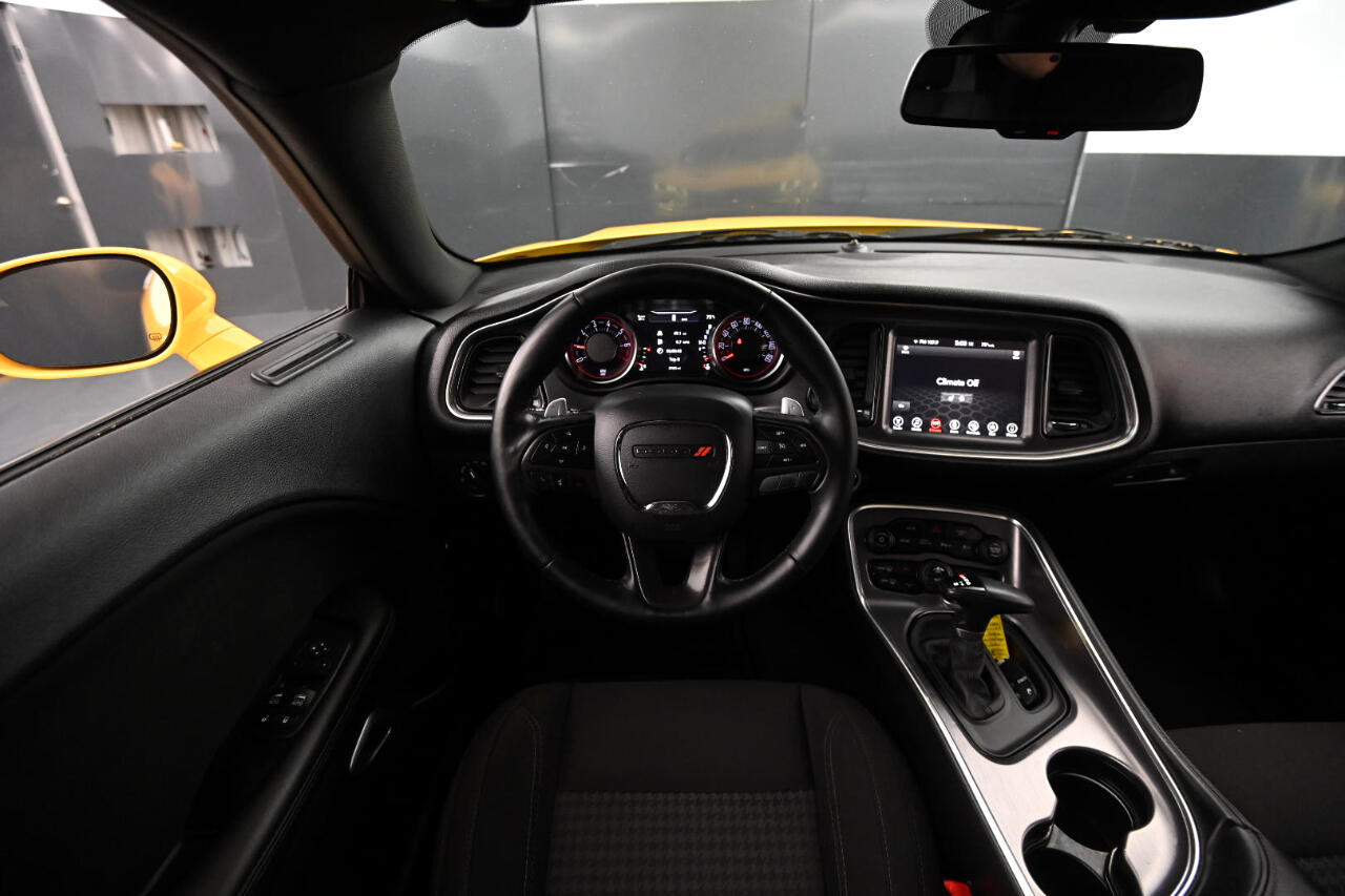 2017 Dodge Challenger SXT photo 21