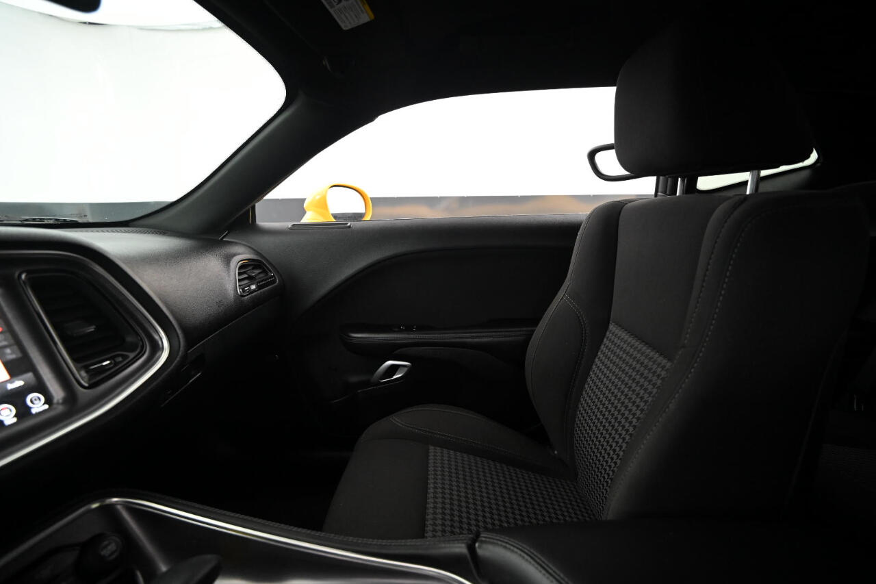2017 Dodge Challenger SXT photo 25