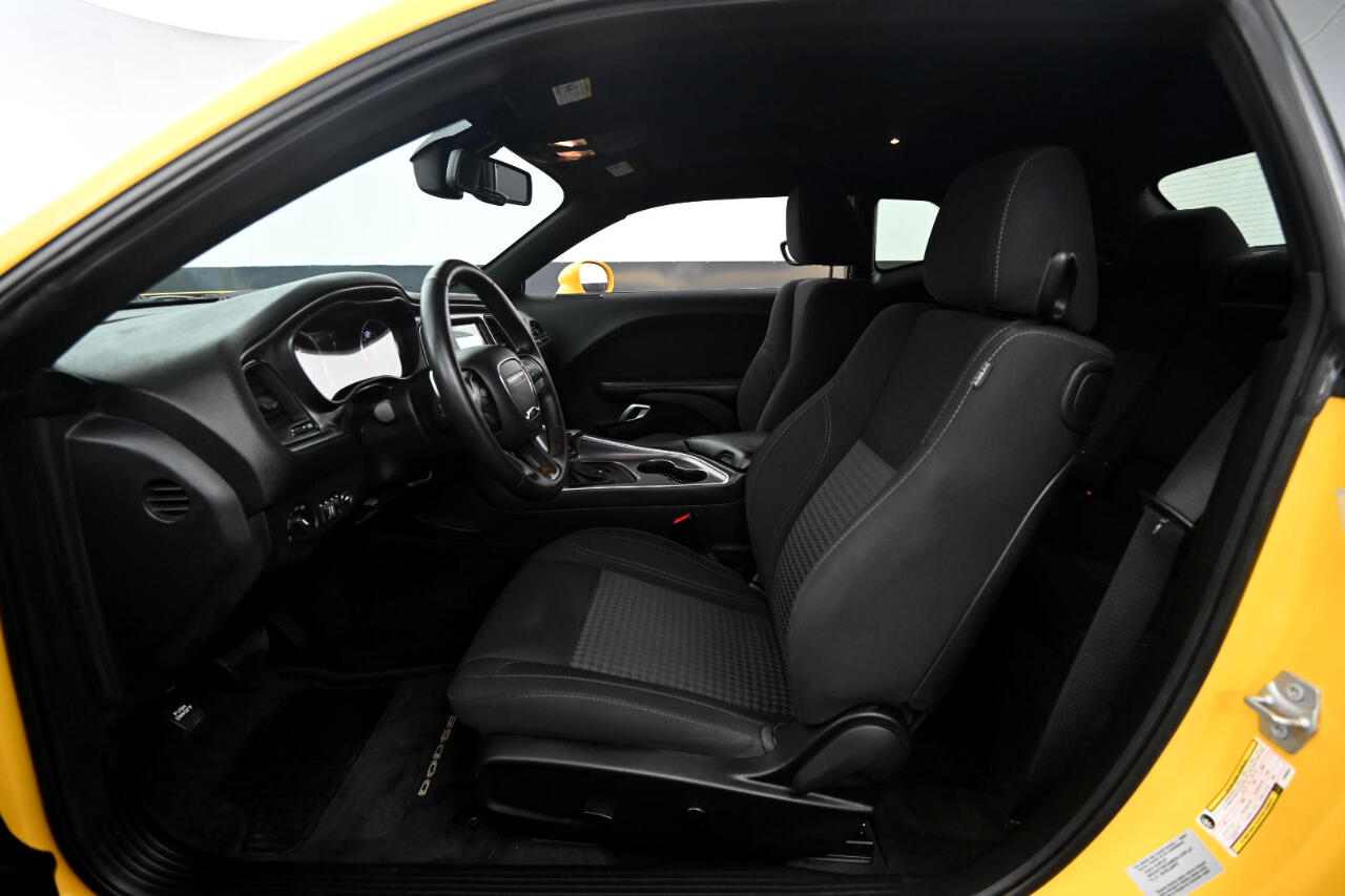 2017 Dodge Challenger SXT photo 29