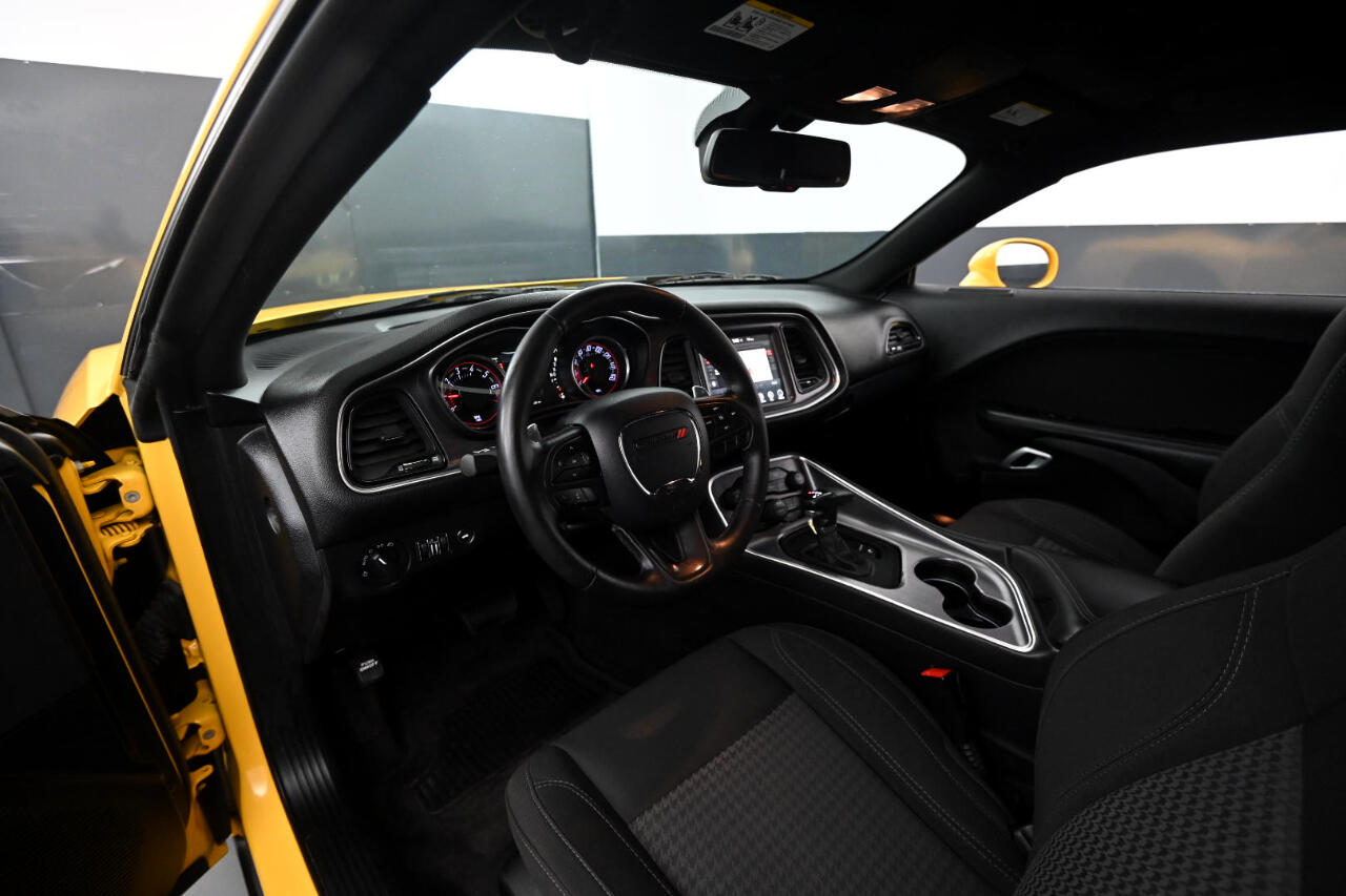 2017 Dodge Challenger SXT photo 30