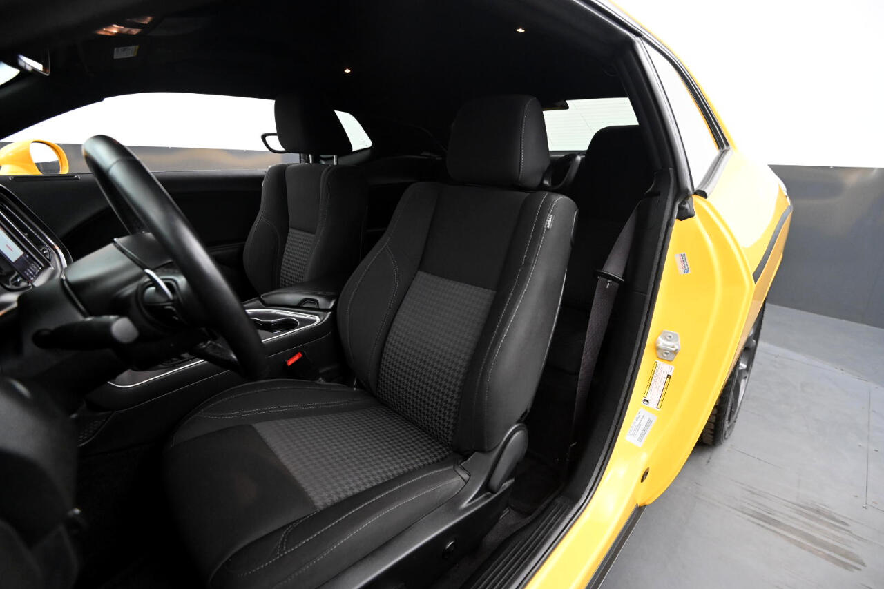 2017 Dodge Challenger SXT photo 31