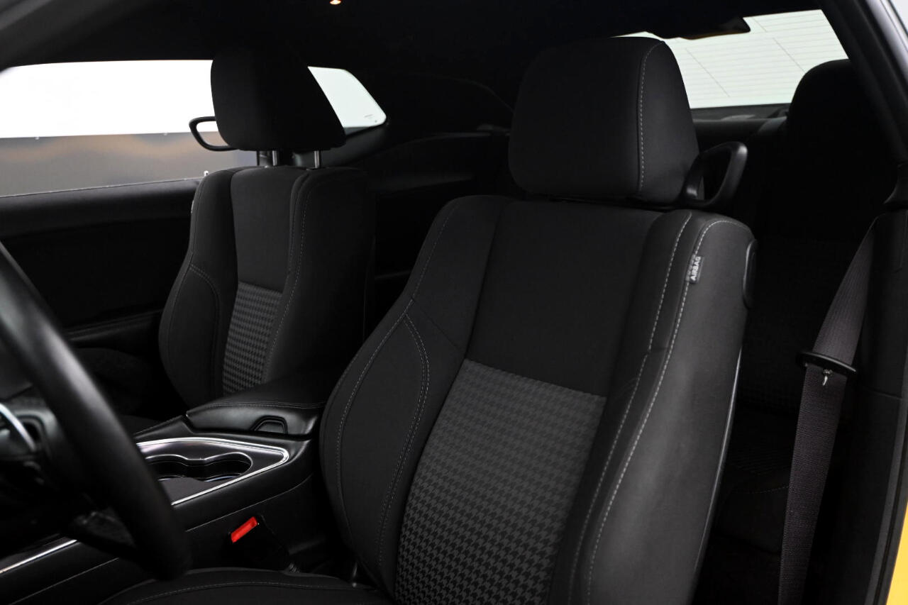 2017 Dodge Challenger SXT photo 32