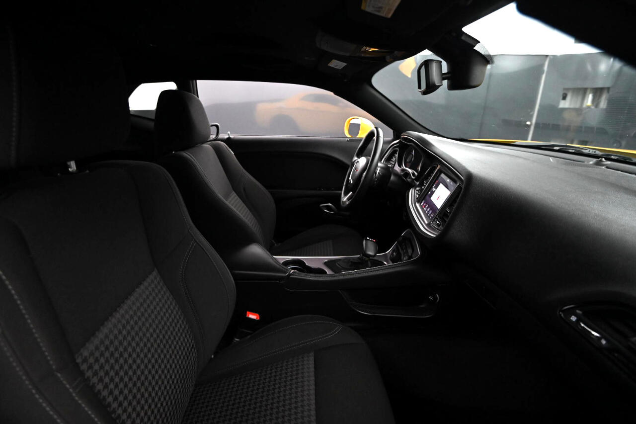 2017 Dodge Challenger SXT photo 37