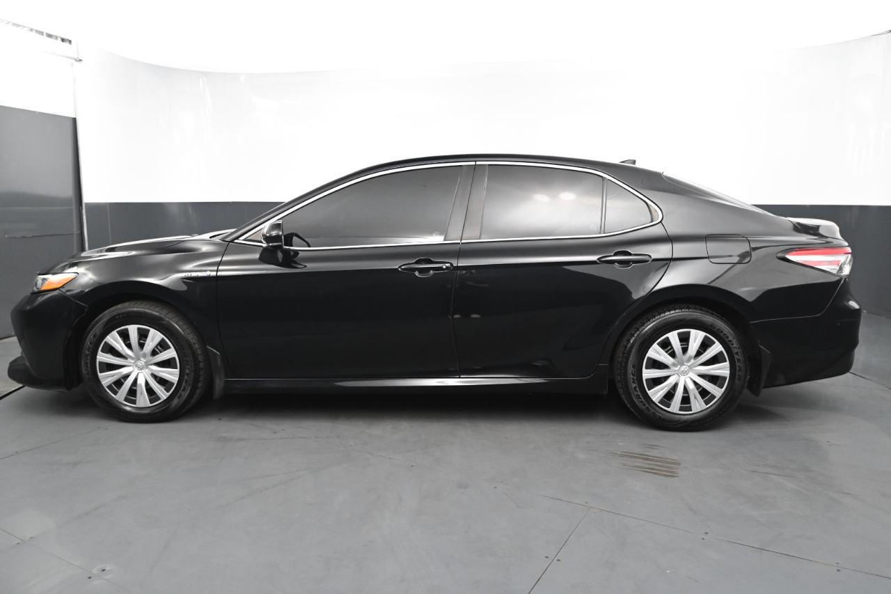 2020 Toyota Camry Hybrid LE photo 2