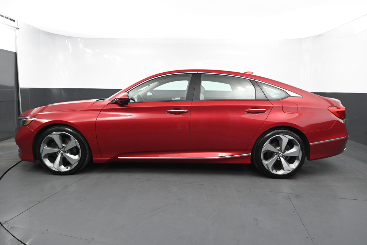2018 Honda Accord Touring 2.0T photo 2
