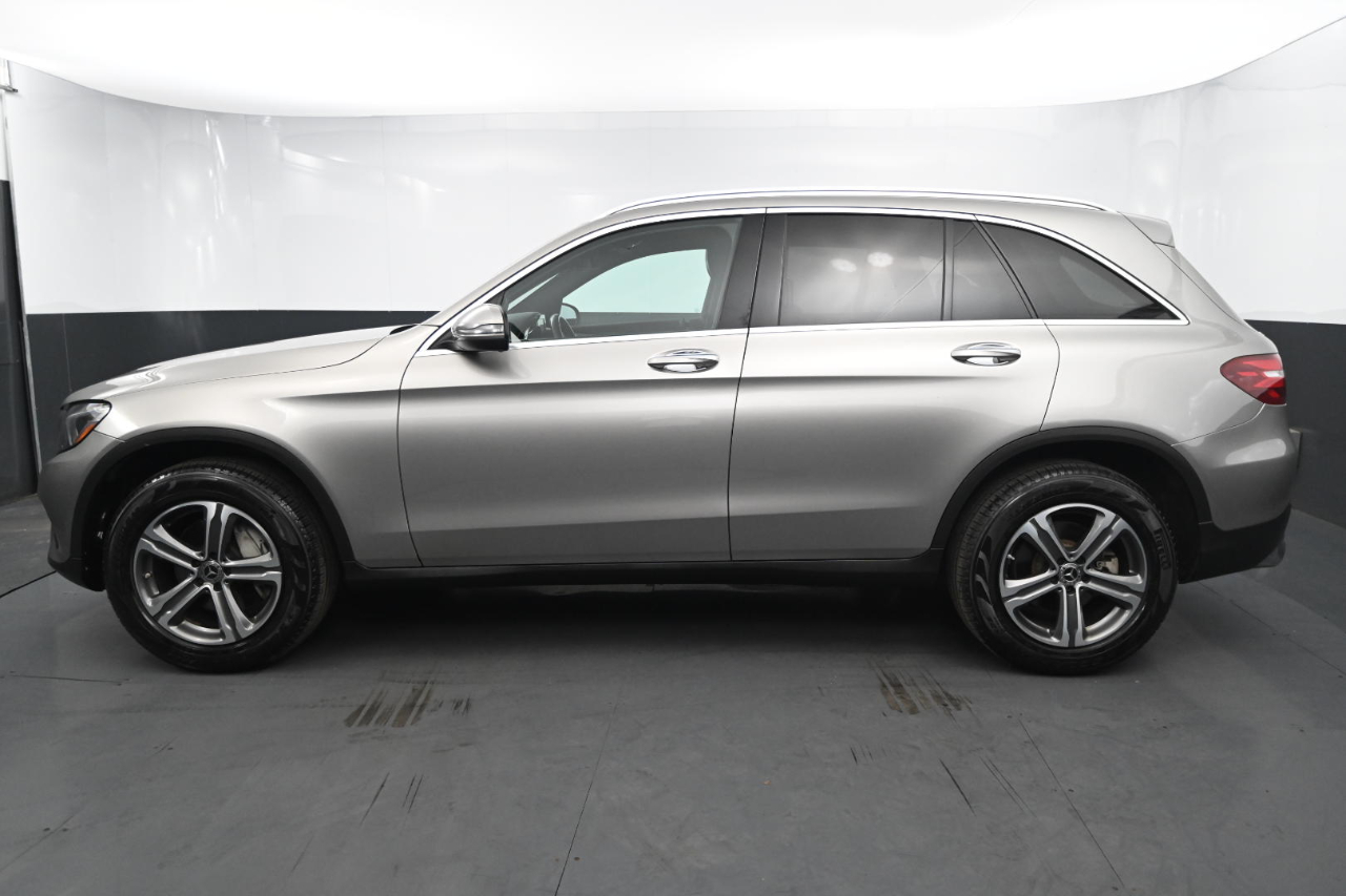 2019 Mercedes Benz GLC 300 4MATIC photo 2