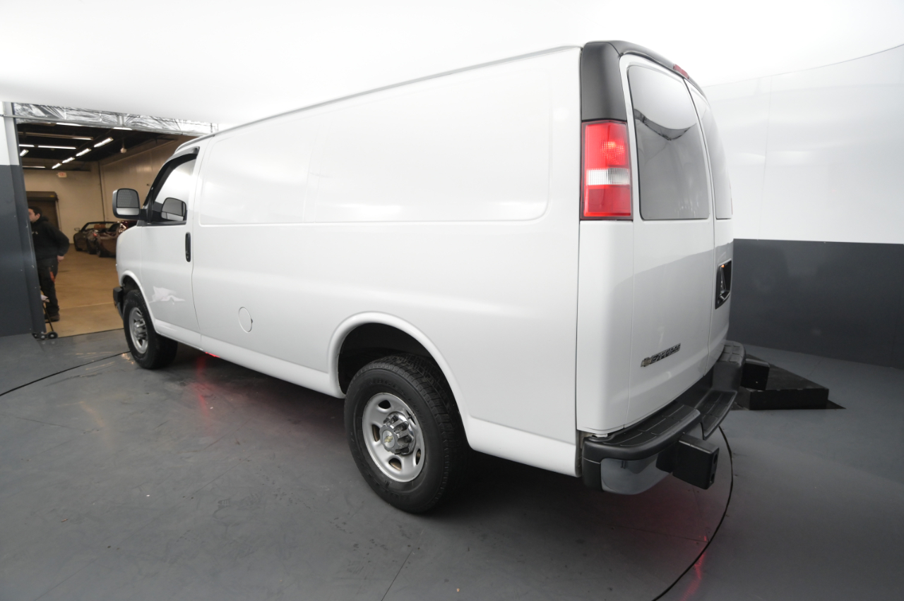 Chevrolet Express Cargo Van RWD 2500 135" 2020