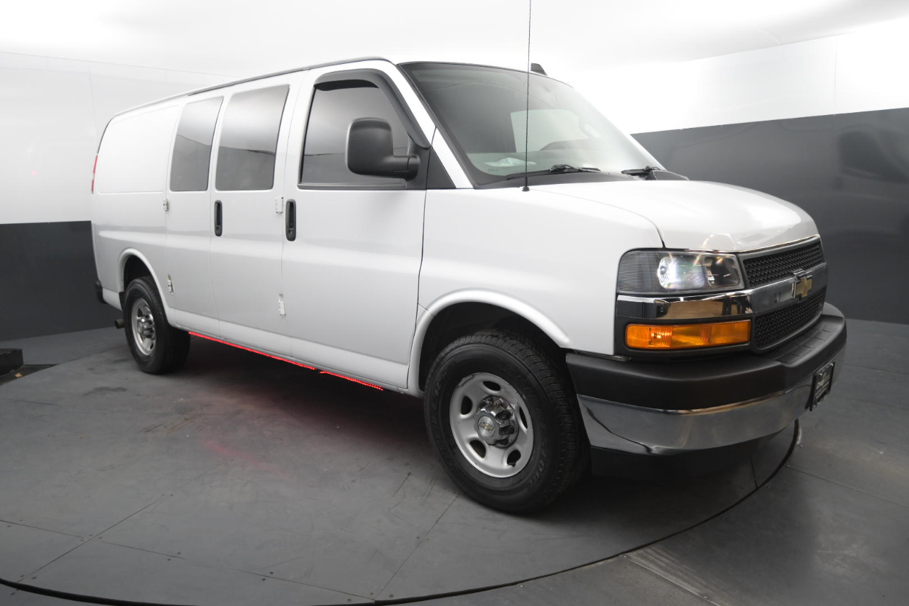 Chevrolet Express Cargo Van RWD 2500 135" 2020