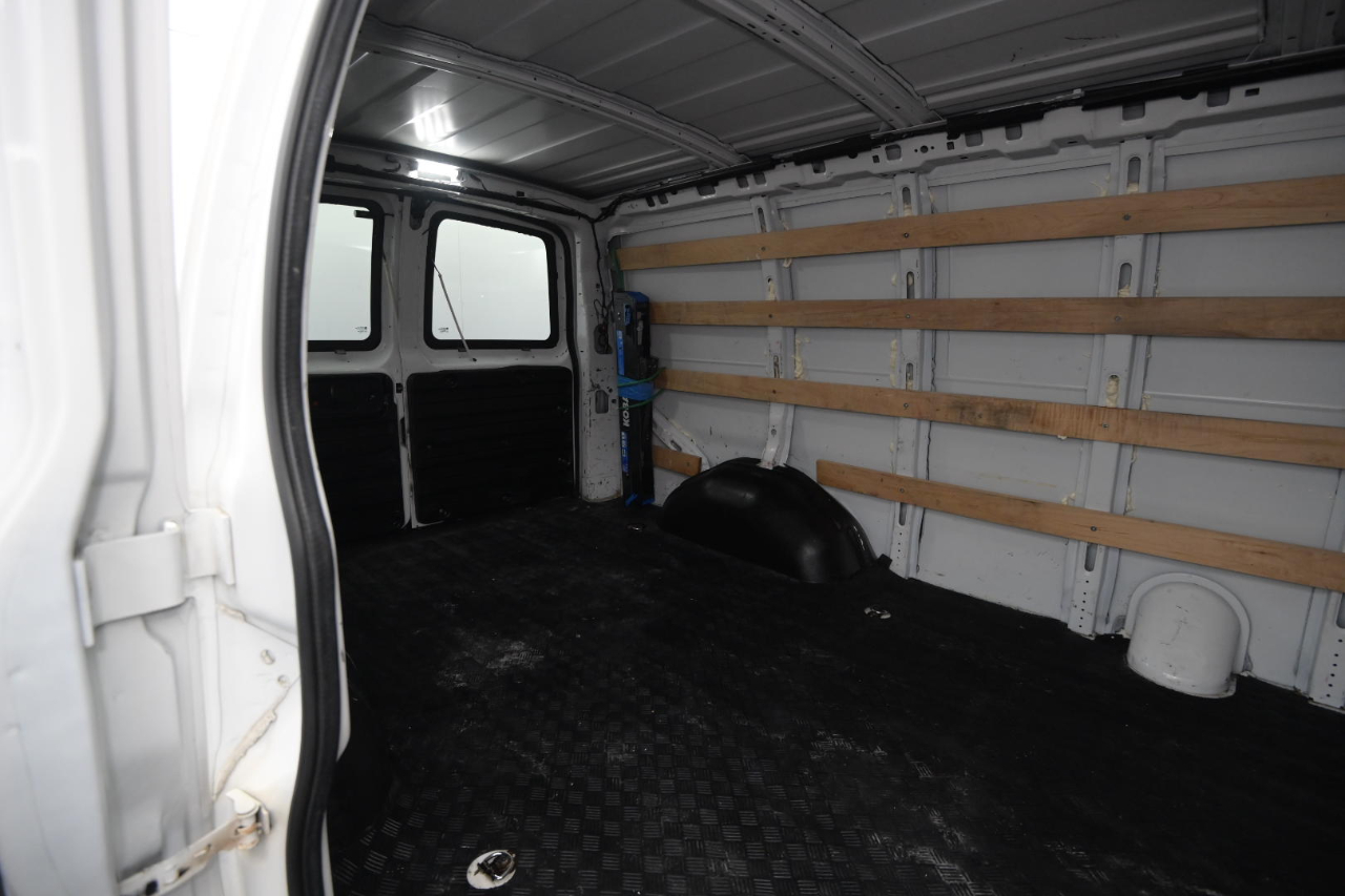 Chevrolet Express Cargo Van RWD 2500 135" 2020