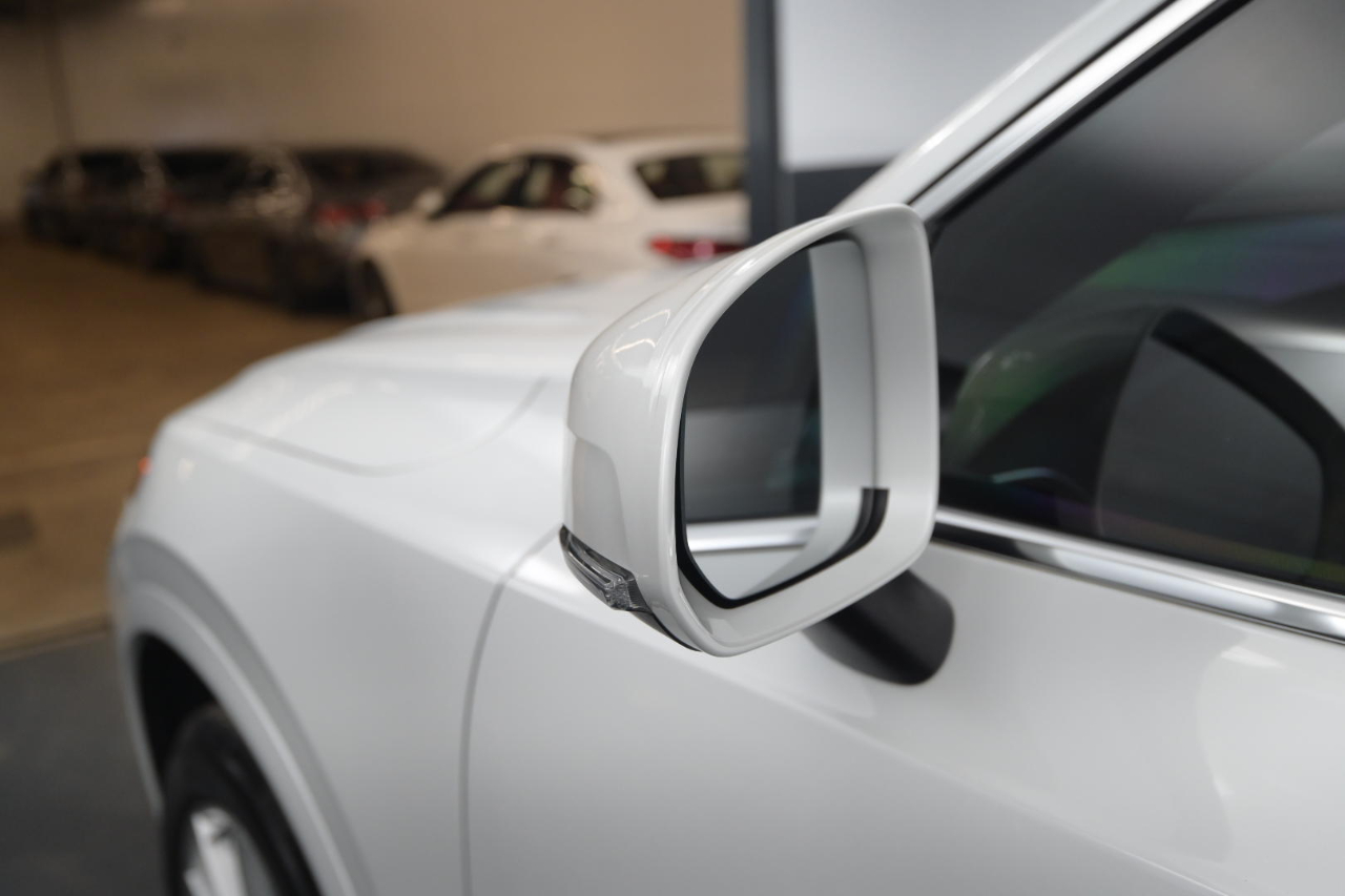 Volvo XC90 T5 AWD 5-Passenger Momentum 2017