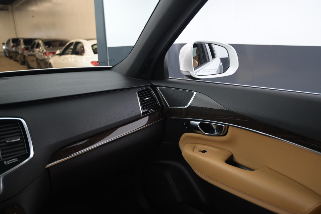 Volvo XC90 T5 AWD 5-Passenger Momentum 2017