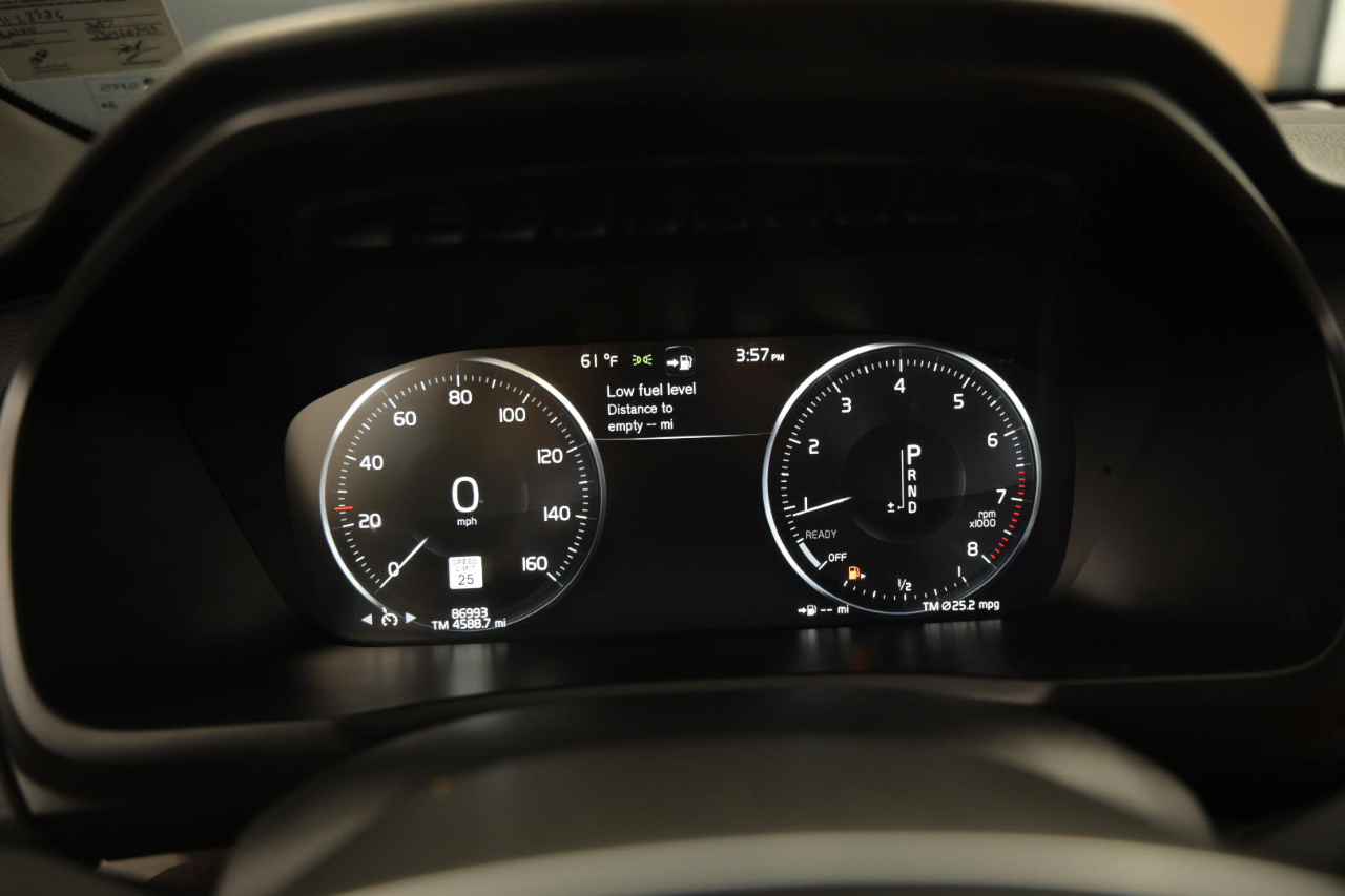 Volvo XC90 T5 AWD 5-Passenger Momentum 2017