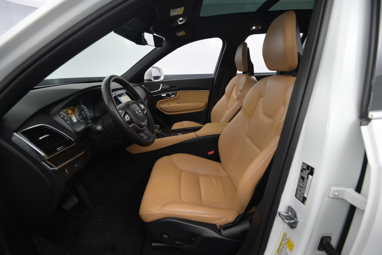 Volvo XC90 T5 AWD 5-Passenger Momentum 2017