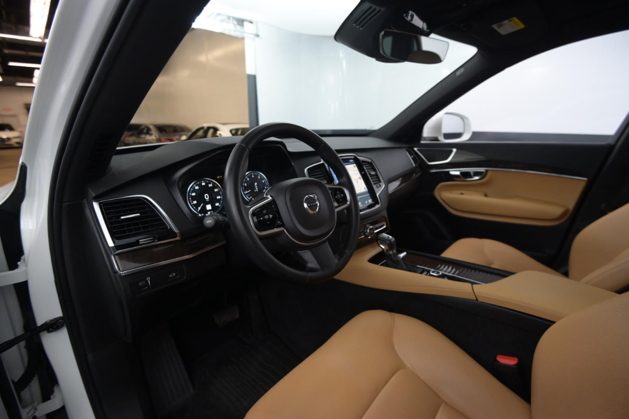 Volvo XC90 T5 AWD 5-Passenger Momentum 2017