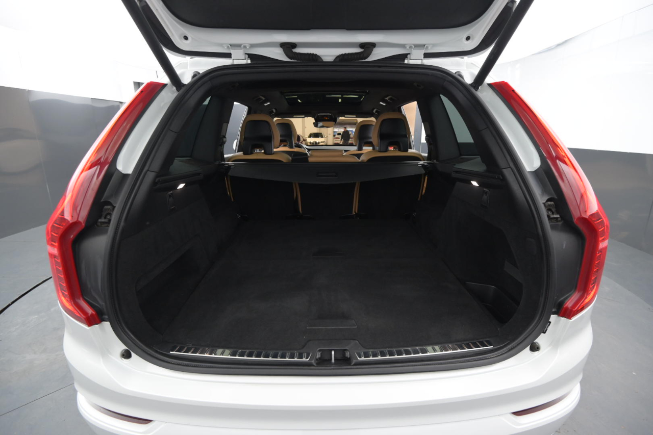 Volvo XC90 T5 AWD 5-Passenger Momentum 2017