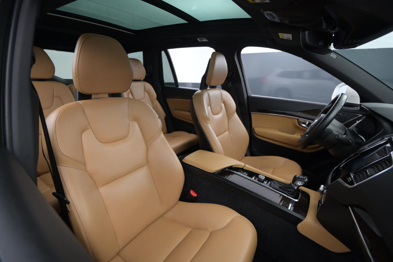 Volvo XC90 T5 AWD 5-Passenger Momentum 2017