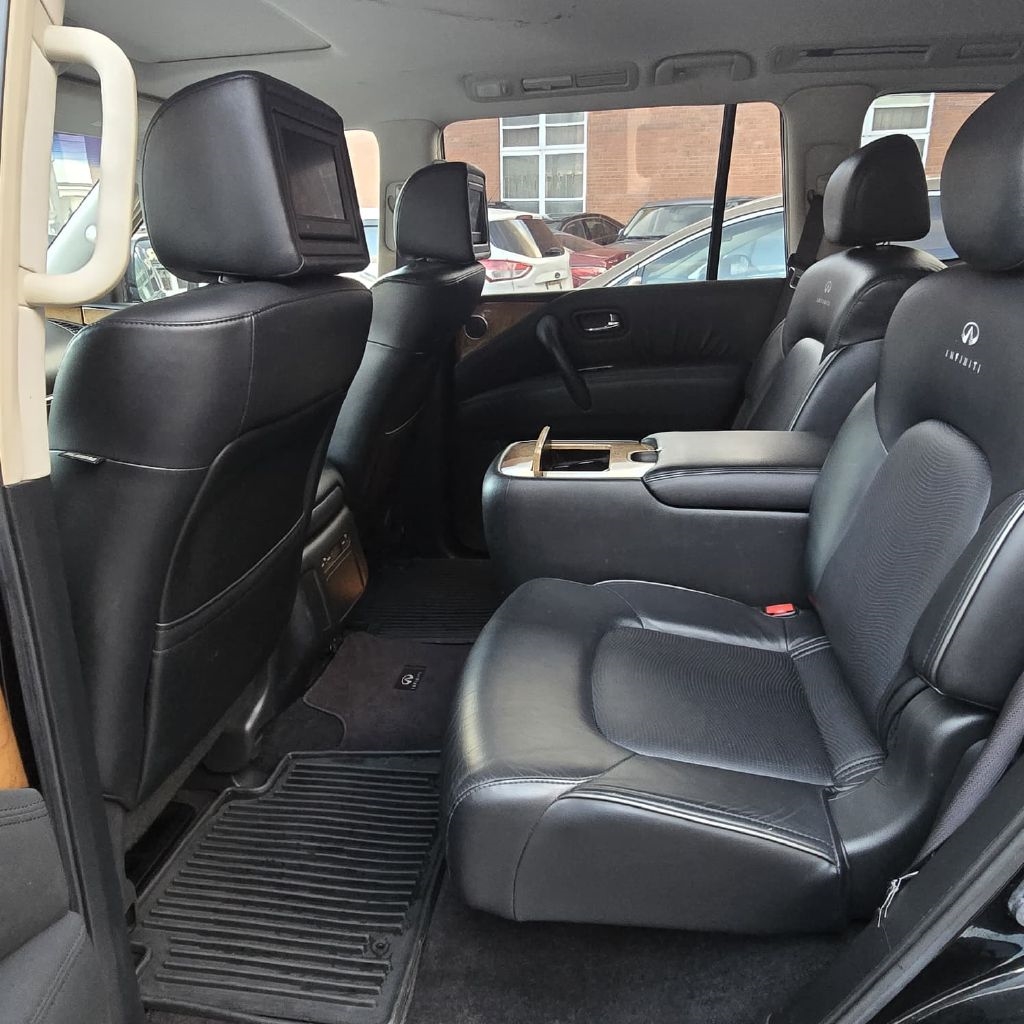 Infiniti QX56  2011