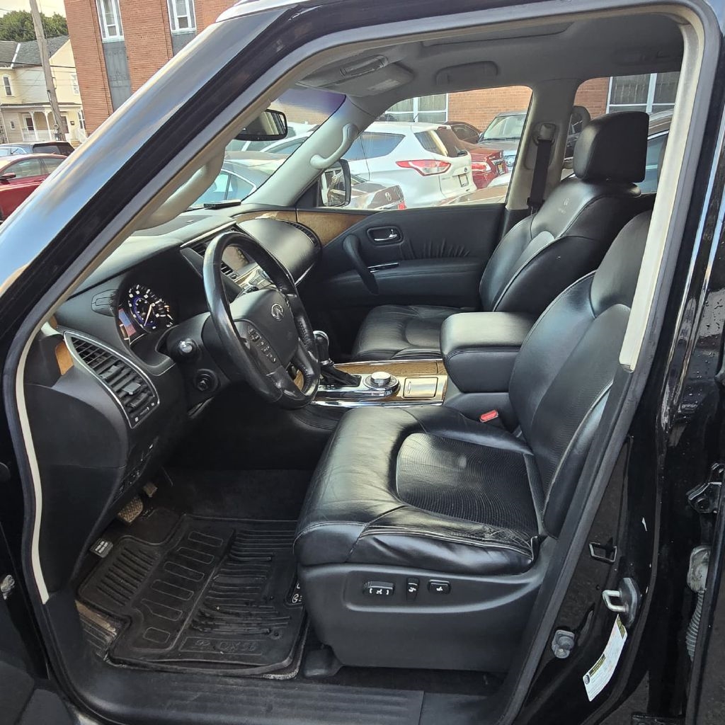 Infiniti QX56  2011