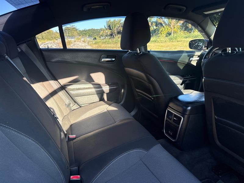 Dodge Charger SE 2016