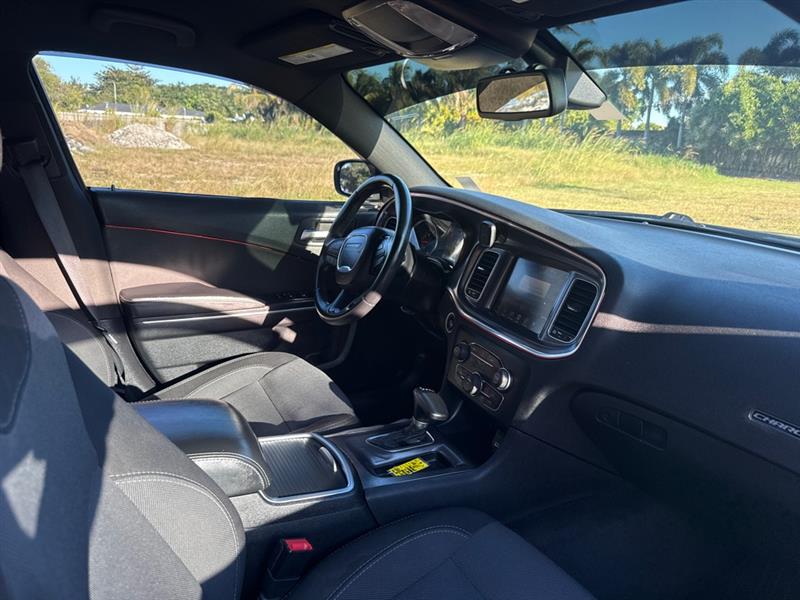 Dodge Charger SE 2016